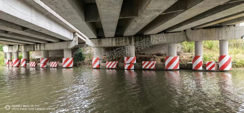 彈性防撞設施	